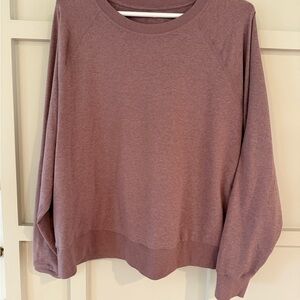 Vuori Halo Crew Sweatshirt with Ribbed Cuffs in Orchid Heather
